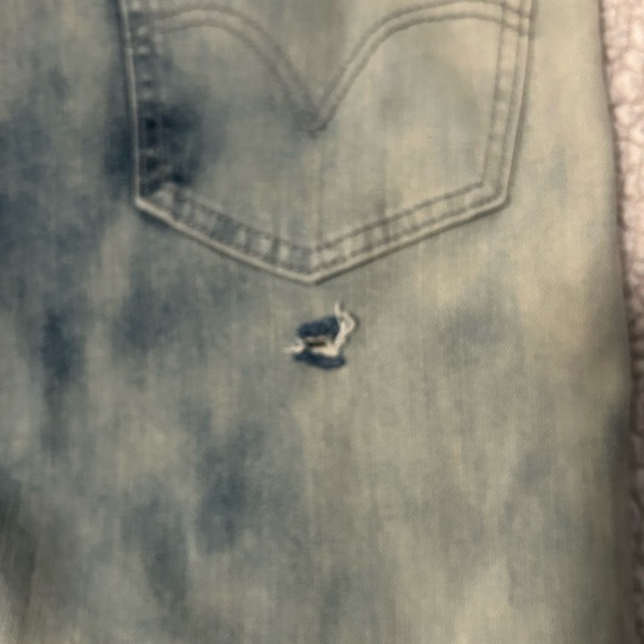 Skinny lightwash Levis - Picture 10 of 12